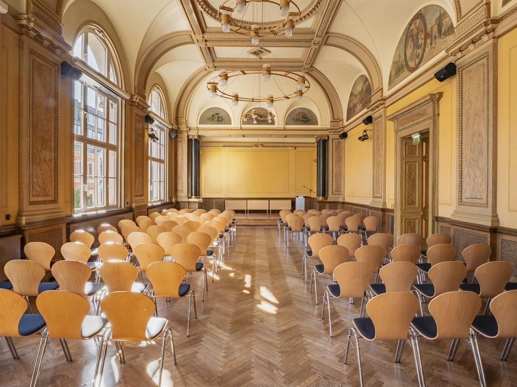 
																					&copy; Andreas Dymke
																				